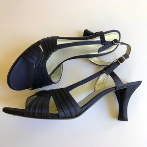 Liz Claiborne Navy Slingback Fabric Pumps